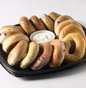 Lips_BagelsNCreamCheese_Pic 4.jpg