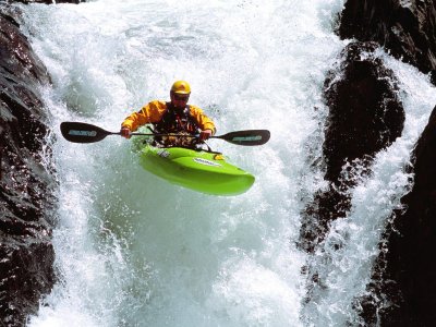 River-Kayaking-1-KHAYT61KVQ-1600x1200.jpg