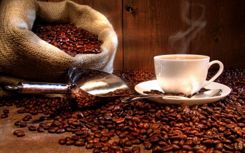 freegreatpicture-com-16842-coffee-and-coffee-beans-close-up.jpg