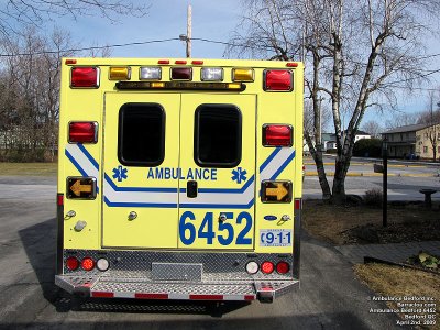 ambulance_bedford6452_2.jpg