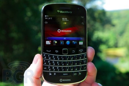 blackberry-bold-9900-10110811145740.jpg